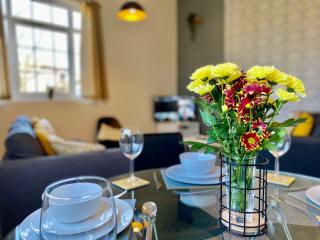 4 Single beds or 2 Doubles - FREE PARKING SPACES - SMART TV's - City Centre Spacious flat - Southampton - 6