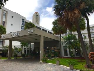 Walk to the Beach at Sunny Isles - 9