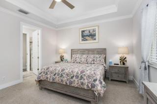 Amazing outdoor living on a freshwater canal, 4 bedrooms, pet-friendly - Villa Becky - 1