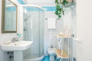 ⭑ ⭑ ⭑ ⭑ ⭑ Jewel on the seafront promenade - 5