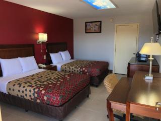 Econo Lodge Athens I-75 - 8