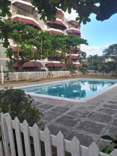 Rooms By the Pool - Kingston - 9