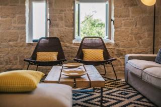 Paxos StoneHouse - 1