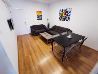 Daze Off Central Apartment, 300m to the Finikoudes Beach - Larnaca - 5