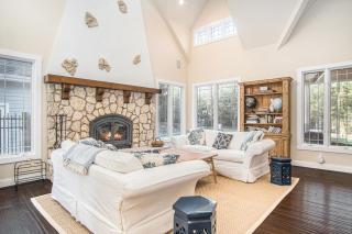 Putter's Pool House - Grand Beach - 2
