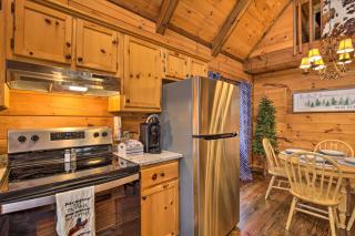 Picturesque Mountain Cabin with Hot Tub and Fire Pit! - Blue Ridge - 1