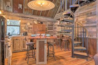 Horse Thief Inn Cabin Retreat with Deck and Hot Tub! - Wimberley - 5
