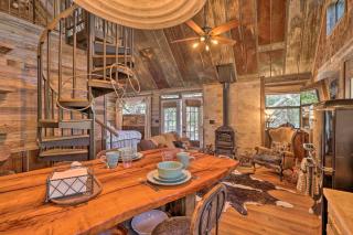 Horse Thief Inn Cabin Retreat with Deck and Hot Tub! - Wimberley - 3