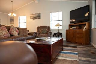 Lakefront Cottage with Private Hot Tub! - Buckhead - 7
