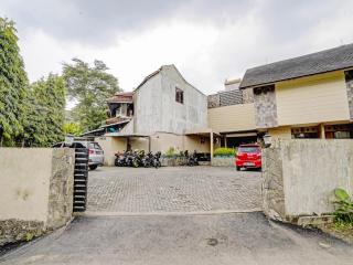 OYO 90293 Guest House Cigadung 9a - 9
