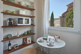 Via Avelli, 4 - Daniela - Florence Charming Apartments - Delightful and bright 3rd-floor apartment without elevator, overlooking one of Florence's most beautiful squares, Exceptionally located for exploring the city - 1