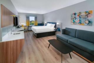Microtel Inn & Suites by Wyndham Hot Springs - Hot Springs - 7