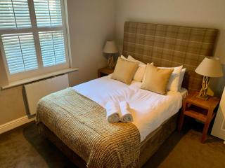 Lord Raglan House Apartments 2BR with Parking - 1