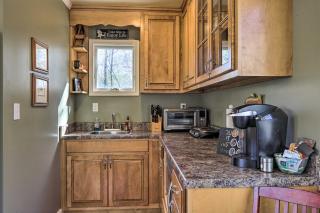 Cozy Creekside Cabin with Grill Fish and Explore! - Thomaston - 5