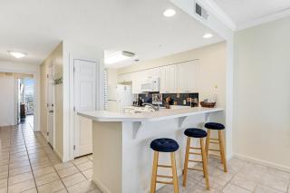Pearl Condos - Navarre - 5
