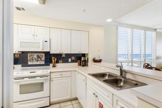Pearl Condos - Navarre - 4