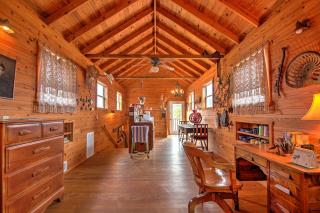 Ark Bunkhouse Fredericksburg Hideaway with Hot Tub - 8