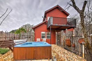 Ark Bunkhouse Fredericksburg Hideaway with Hot Tub - Fredericksburg - 3