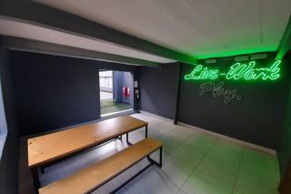 Luxury Studio 5min Walk to Gandhi Square + Wifi - 2