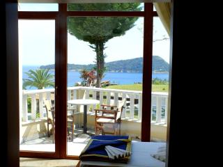 Kinira Beach Hotel - Kinira - 9