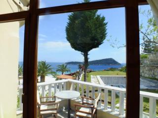 Kinira Beach Hotel - Kinira - 8