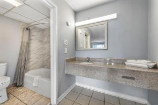 Super 8 by Wyndham Portsmouth - Norfolk - Portsmouth - 1
