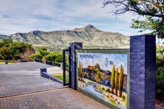 Golden View Luxury Self Catering - Clarens - 9