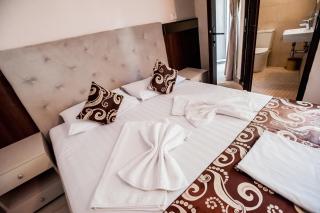 Jijo's Hotel - Mamaia - 9