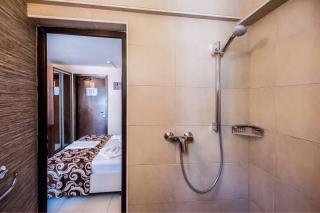Jijo's Hotel - Mamaia - 4