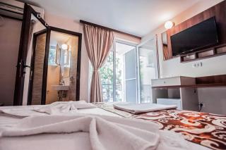 Jijo's Hotel - Mamaia - 1