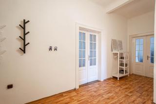 Super Central Billiard and Darts Big Apartment - Praga - 4
