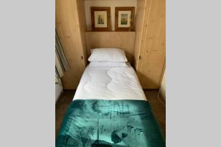 Hillhead House, 4* Rated NITB - Stunning Sea Views - Newcastle - 4