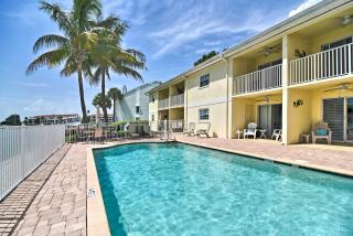 Treasure Island Escape Half-Mi to Sugar Sand! - St Pete Beach - 0