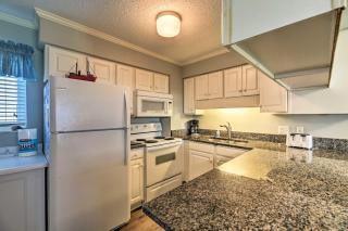 Emerald Isle Resort-Style Condo Walk to Beaches! - Emerald Isle - 2