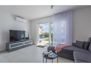 Modern apartment with private pool, bubble bath, garden and terrace - Karpinjan - 3