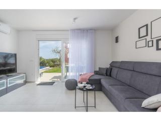 Modern apartment with private pool, bubble bath, garden and terrace - Karpinjan - 2