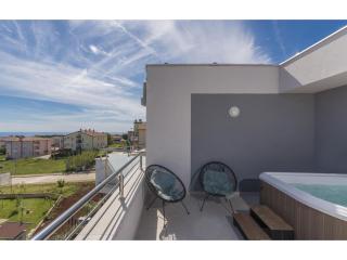 Modern apartment with private pool, bubble bath, garden and terrace - Karpinjan - 9