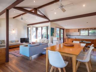 Laguna Beach House by Discover Stradbroke - Point Lookout - 9