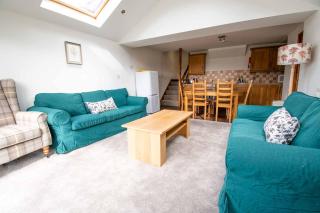 Long Byres Holiday Cottages - 9