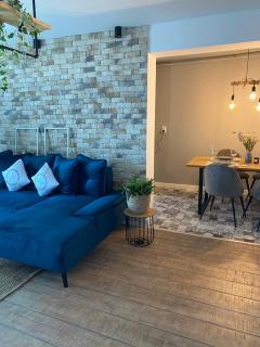 Sarah Home - 6