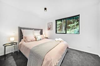 Stylish Brand New Apartment - 7 Minute walk to Town - 7