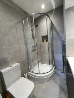 Park View Two-Bedroom Apartment - Bath - 2