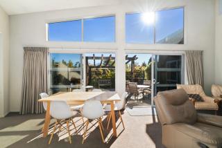 Hikuwai Family Retreat - Albert Town Holiday Home - 9