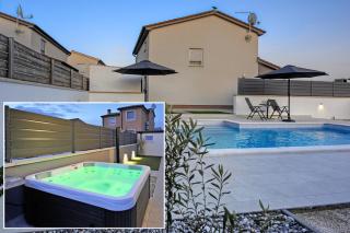 Casa Tara Three-Bedroom Holiday Home - Pula - 0
