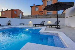 Casa Tara Three-Bedroom Holiday Home - Pula - 5