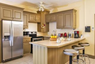 Ground floor apartment located in Hometown, 5 min walk to the Beach - Saint James - 6