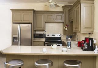 Ground floor apartment located in Hometown, 5 min walk to the Beach - Saint James - 5