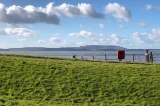 CockleDora, A Luxury Ground Floor Beachfront Apartment - Llanelli - 2