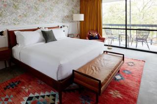 RISE Uptown - 8