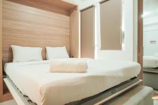 Lovely and Strategic Studio at Green Pramuka Apartment By Travelio - 0